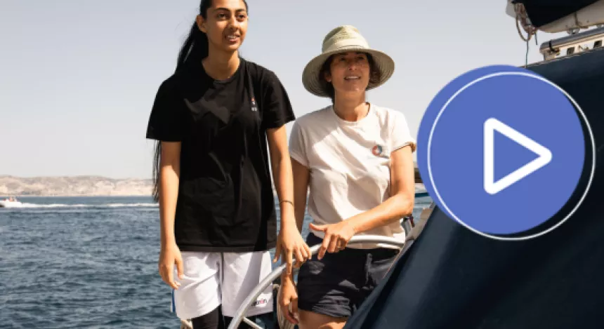 Illustration - Deux femmes sur un voilier. 